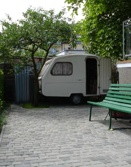 przyczepa campingowa, w kt�rej r�wnie� mo�na tanio sp�dzi� wakacje