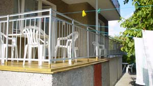 du�y balkon na parterze