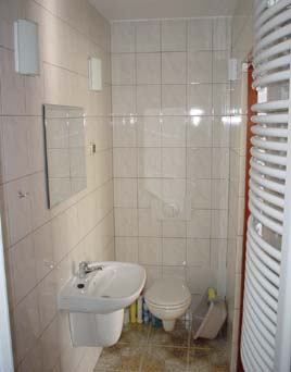 �azienka, zdj�cie zrobione z miejsca w kt�rym jest natrysk